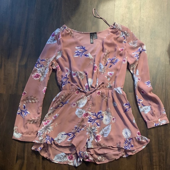 Floral romper - shorts and long sleeve - Picture 1 of 5